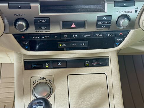 Used 2013 Lexus ES 300h w/ Luxury Pkg image 23