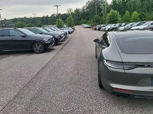 Used 2022 Porsche Panamera 4 Platinum Edition AWD/4WD image 7