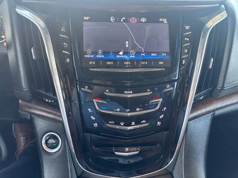 Used 2015 Cadillac Escalade ESV Luxury AWD/4WD image 19
