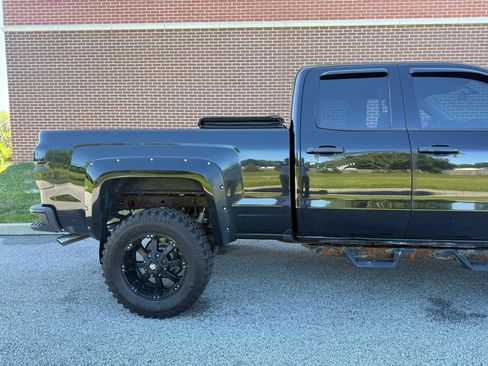 Used 2017 Chevrolet Silverado 1500 Custom w/ Custom Convenience Package AWD/4WD image 19