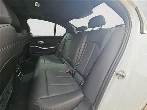 Used 2020 BMW 330i Sedan w/ Convenience Package RWD image 17