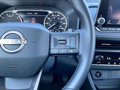 Used 2025 Nissan Rogue SV AWD/4WD image 20
