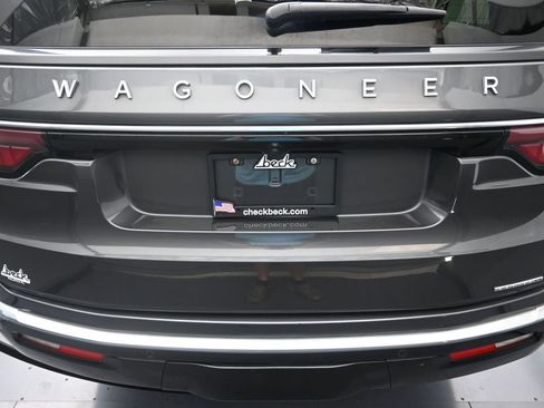 Used 2024 Jeep Wagoneer L Series II image 25