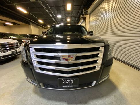 Used 2015 Cadillac Escalade Premium image 4