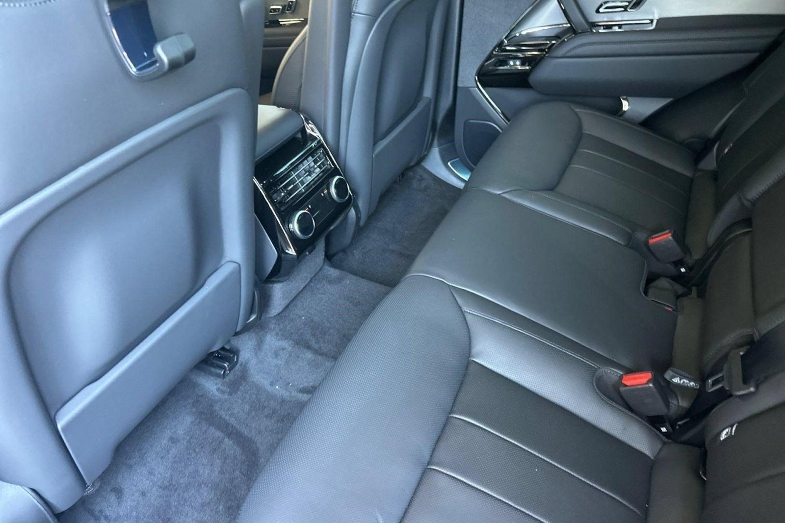 New 2026 Land Rover Range Rover Sport SE AWD/4WD image 29