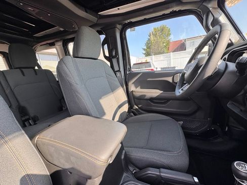 Certified 2025 Jeep Wrangler Unlimited Sahara w/ Safety Group AWD/4WD image 19