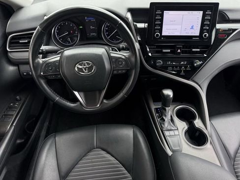 Used 2024 Toyota Camry SE FWD image 11