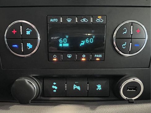 Used 2010 Chevrolet Silverado 2500 LT w/ Interior Plus Package RWD image 59