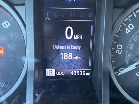 Used 2016 Toyota Tacoma TRD Off-Road image 4