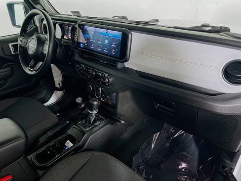 Used 2024 Jeep Gladiator Sport AWD/4WD image 25