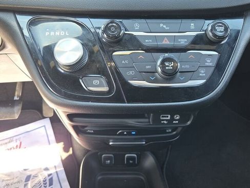 Used 2020 Chrysler Pacifica Touring-L Plus FWD image 22