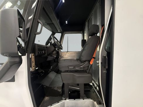 Used 2024 Chevrolet Brightdrop 600 w/ Commercial Equipment Package AWD/4WD image 8