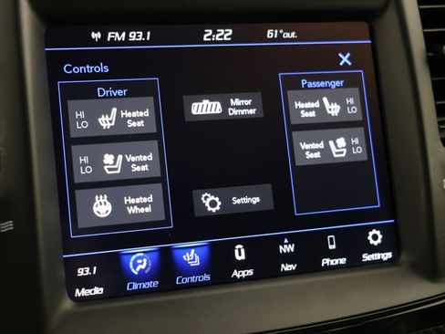 Used 2023 Chrysler 300 C RWD image 9