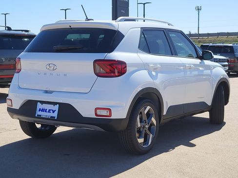 New 2026 Hyundai Venue SEL FWD image 5