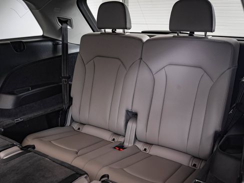 Used 2024 Audi Q7 3.0T Premium Plus image 37