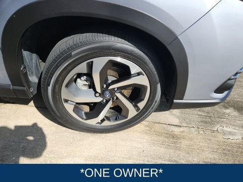 Used 2023 Subaru Forester Touring image 3