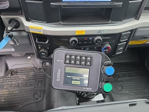 New 2025 Ford F550 4x4 Regular Cab Super Duty image 18