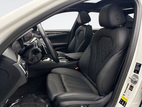 Used 2021 BMW 530i xDrive w/ Convenience Package image 11