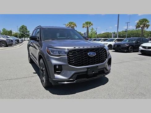 Used 2025 Ford Explorer ST-Line w/ Premium Package RWD image 32