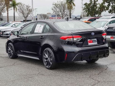 Used 2025 Toyota Corolla SE image 6