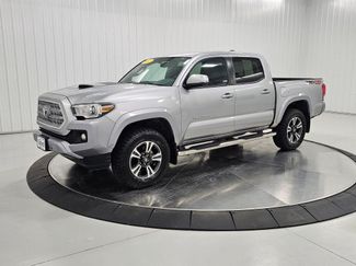 Used 2017 Toyota Tacoma TRD Sport w/ Tow Package (A/T) AWD/4WD video 1
