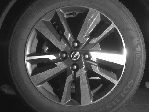 Used 2025 Nissan Versa SV FWD image 12