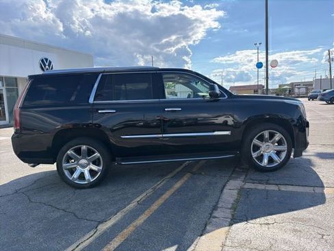 Used 2020 Cadillac Escalade Luxury AWD/4WD image 4
