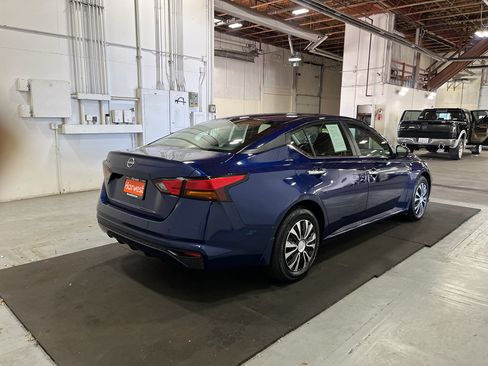 Used 2023 Nissan Altima 2.5 S FWD image 7