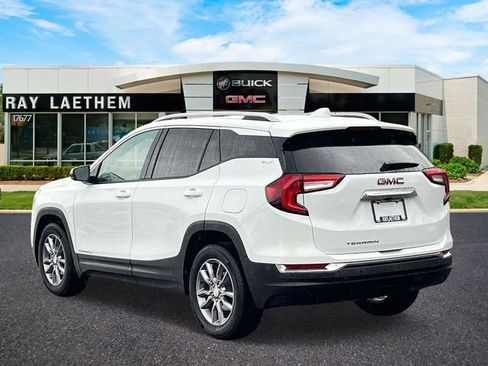 Used 2022 GMC Terrain SLT w/ Tech Package image 3