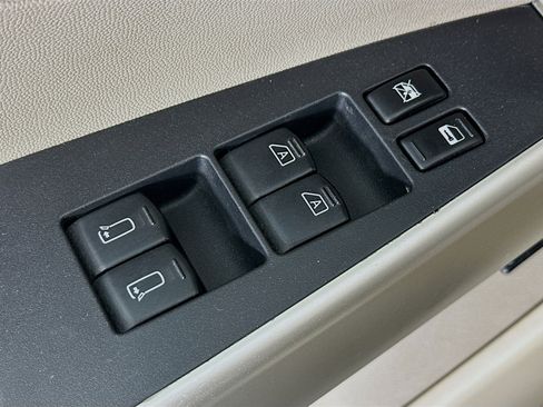 Used 2004 Nissan Quest SL w/ (HTD) 3.5 SL Upgrade Pkg image 15