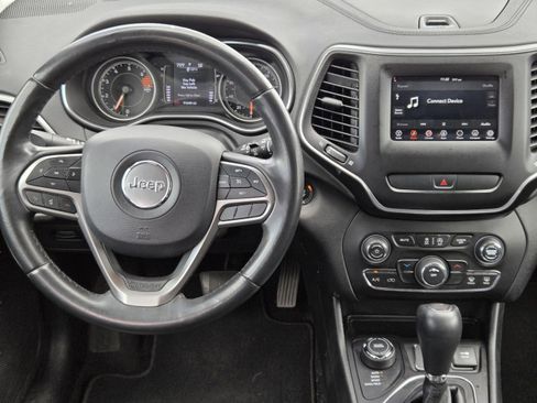 Used 2019 Jeep Cherokee Latitude Plus AWD/4WD image 13