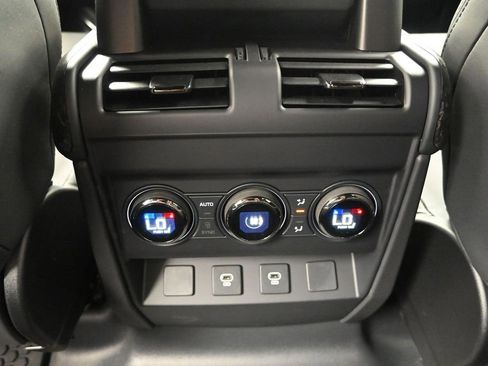 Used 2025 Land Rover Defender 110 AWD/4WD image 31