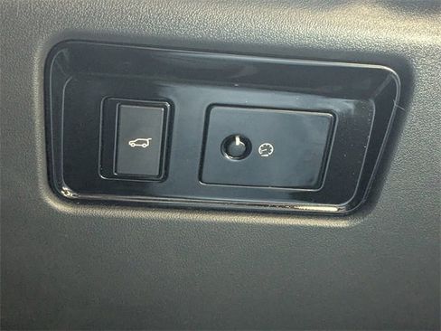 Used 2017 Jaguar F-PACE Prestige image 26