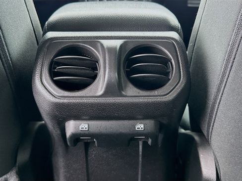 Used 2021 Jeep Gladiator Sport image 16