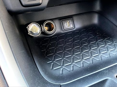 Used 2024 Toyota RAV4 XLE FWD image 26