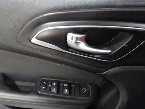 Used 2017 Chrysler 200 LX FWD image 8