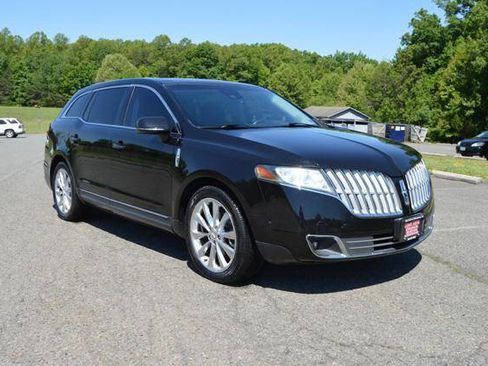 Used 2012 Lincoln MKT AWD image 4