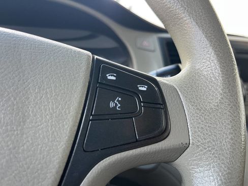 Used 2014 Toyota Sienna LE image 19