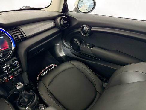 Used 2019 MINI Cooper 2-Door Hardtop image 32