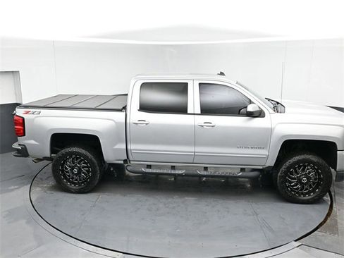 Used 2018 Chevrolet Silverado 1500 LT w/ All Star Edition image 35