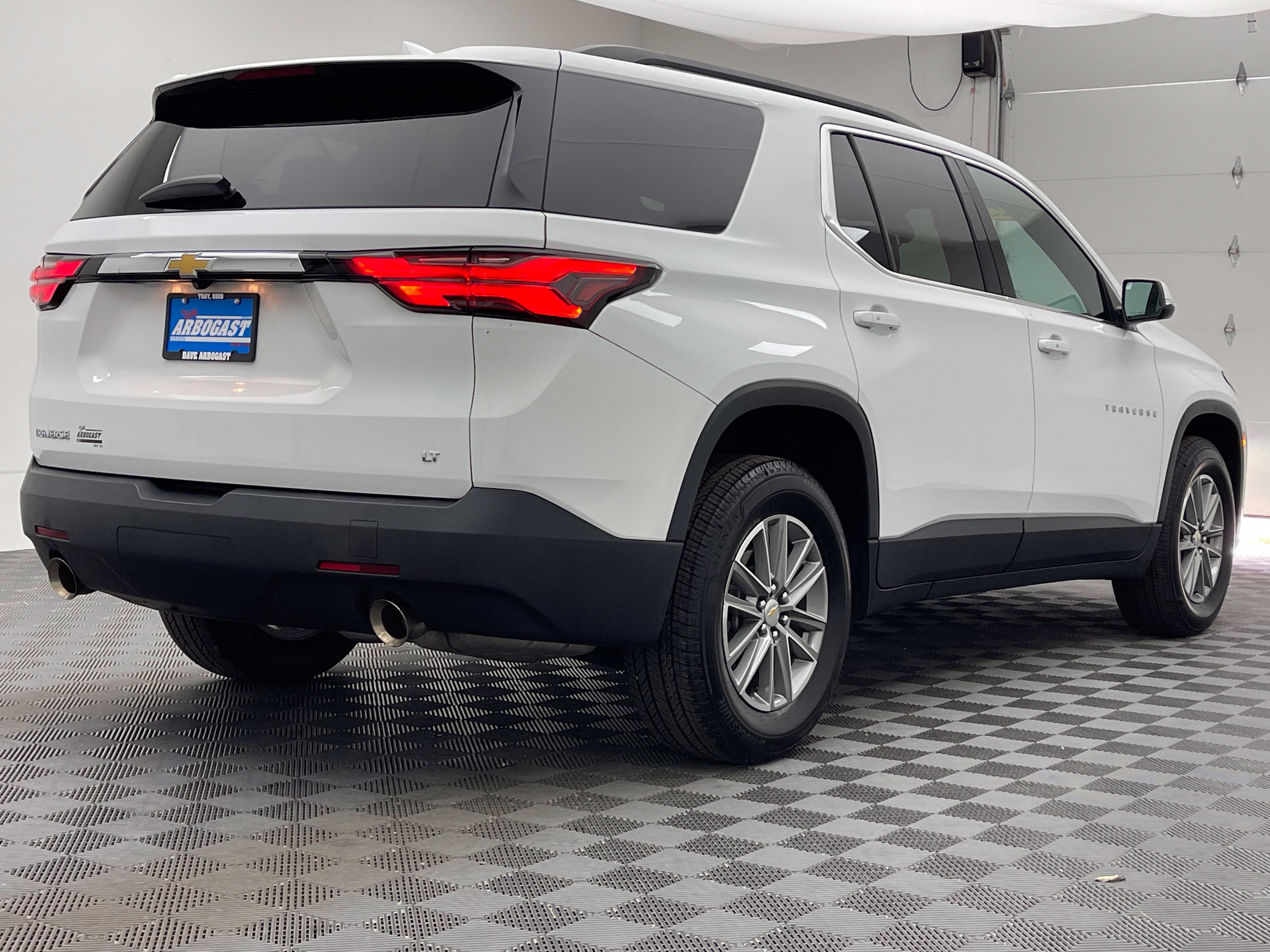 Used 2023 Chevrolet Traverse LT FWD image 7