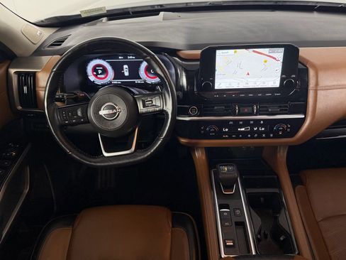 Used 2024 Nissan Pathfinder Platinum image 13