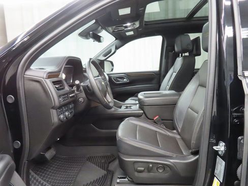 Used 2024 Chevrolet Suburban High Country image 9