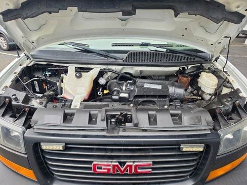 Used 2018 GMC Savana 2500 RWD image 30
