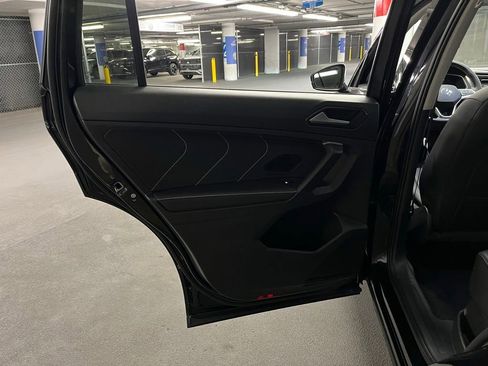 Used 2024 Volkswagen Tiguan SE w/ Panoramic Sunroof Package AWD/4WD image 21