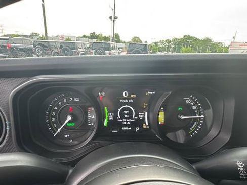 Used 2025 Jeep Wrangler Unlimited Rubicon 4xe AWD/4WD image 15