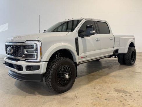 Used 2026 Ford F450 Platinum w/ FX4 Off-Road Package AWD/4WD image 1