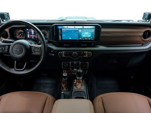 Used 2025 Jeep Wrangler Unlimited Rubicon w/ Technology Group image 13