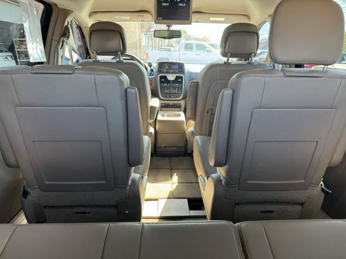 Used 2015 Chrysler Town & Country Touring-L w/ Driver Convenience Group image 41