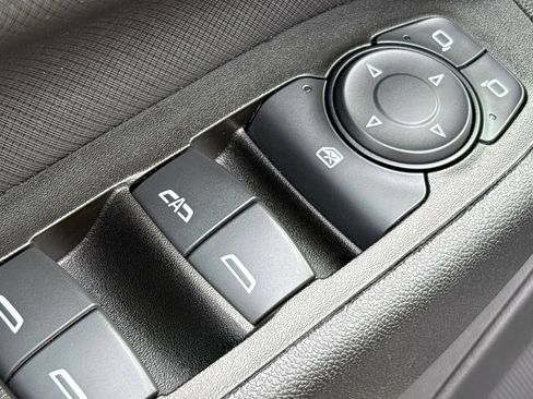 Used 2023 Chevrolet Equinox RS FWD image 10